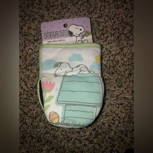 Snoopy Easter Oven Mitts
